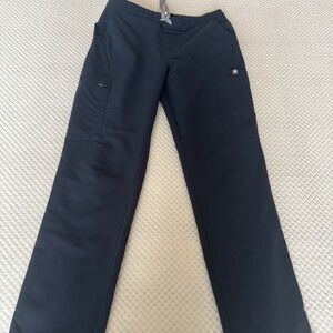 Figs scrub cargo pants Small